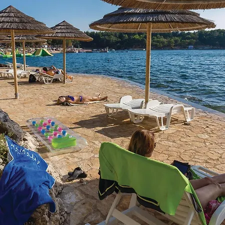 Apartment 1 Bedroom Amazing In Poreč